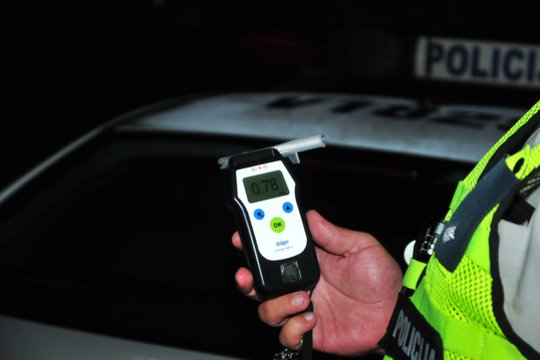Girtas Policijos departamento darbuotojas sučiuptas prie automobilio vairo