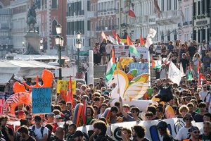 Venecijoje surengtas protestas prieš JAV ambasadoriaus superjachtos atvykimą