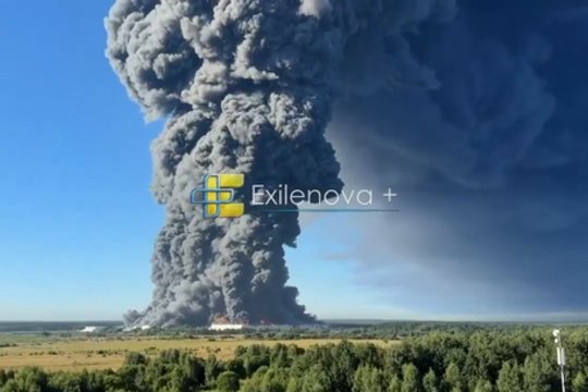 Virš Maskvos užfiksavo didžiulį dūmų stulpą: skriejo šimtai dronų