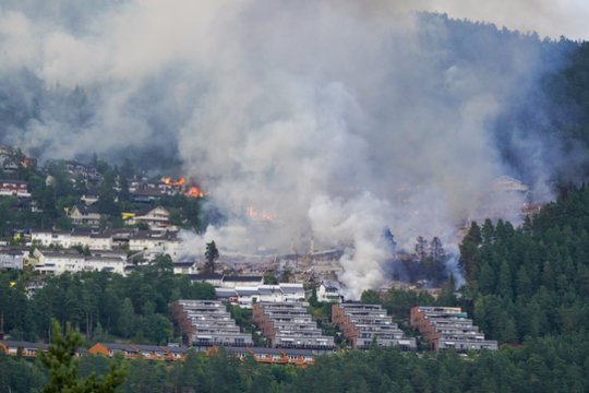 Tragiškas gaisras Norvegijoje: liepsnos sunaikino daugiau kaip 100 būstų