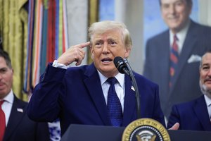 D. Trumpas nori surengti dar vieną pasaulio futbolo čempionatą – pasirinktų netikėtą turnyro kompanioną