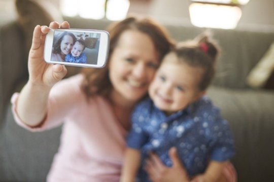 Net nesusimąstome, kur vaikų atvaizdai internete gali atsidurti: prakalbo apie tykančius pavojus