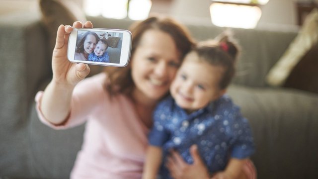 Net nesusimąstome, kur vaikų atvaizdai internete gali atsidurti: prakalbo apie tykančius pavojus