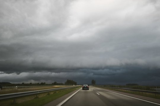 Audros debesys slenka per Lietuvą: lietuviai dalinasi iškalbingais kadrais