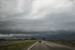 Audros debesys slenka per Lietuvą: lietuviai dalinasi iškalbingais kadrais