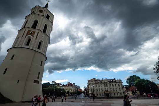 „Laukia lietingų ciklonų paradas“: žinoma sinoptikė paskelbė, kaip atrodys visa savaitė