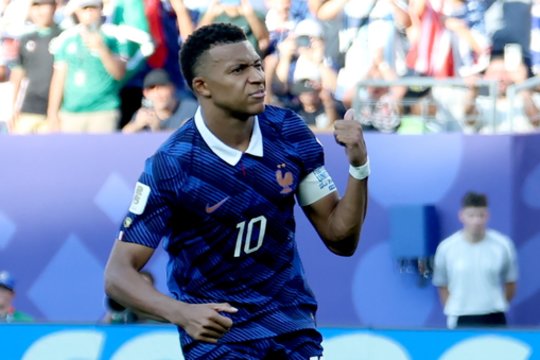 Kylianas Mbappe aplenkė Lionelį Messi – neturi lygių futbolo istorijoje