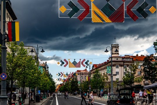 Naują savaitę pradėsime su krituliais: temperatūra kris, stiprės vėjas