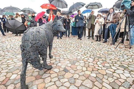 Ant Gedimino pilies kalno stūksantis vilkas sukėlė dvejopų nuomonių: nepagailėjo ir kritikos