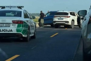 Automagistralėje netoli Kauno susidūrė net 6 automobiliai, spūstis padidėjo žaibiškai