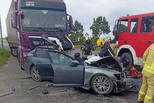 Nelaimė Panevėžio rajone: vilkikas sutraiškė lengvąjį automobilį