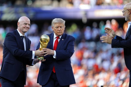 Apdovanojimų ceremonijoje – nušvilpto D. Trumpo akibrokštas: ispanams tai akivaizdžiai nepatiko