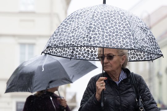 Slenkant lietaus debesims – perspėjimai daliai Lietuvos miestų
