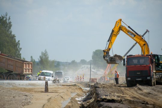 Siunčia skubų signalą Vyriausybei: vietoj reikalingų 7 proc. atnaujinama tik 2 proc. kelių