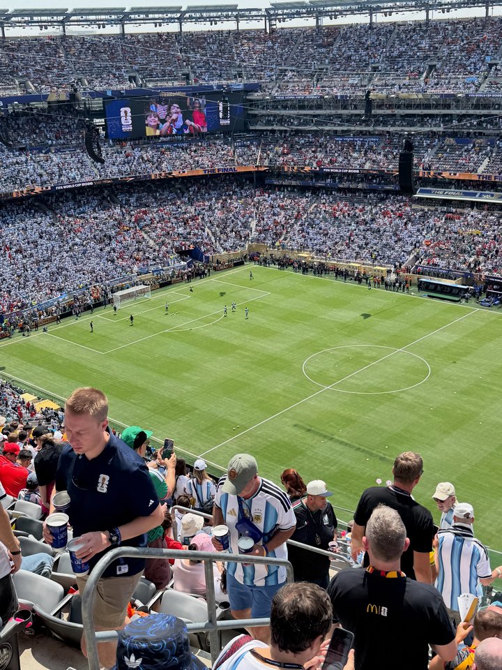 Ugnė Sipare pasaulio futbolo čempionate.<br> Socialinio tinklo nuotr.