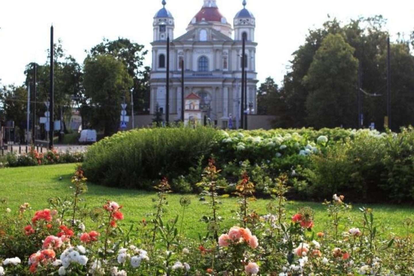 Šešiems sostinės gėlynams pretenduojant į gražiausio Baltijos šalių sostinių gėlyno titulą, vilniečiai jau išrinko savo favoritą.<br>V. Marozienės nuotr.