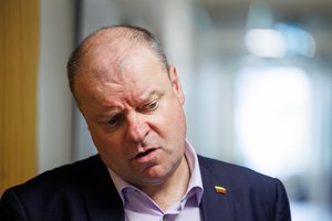 New details emerge about Skvernelis’ electronic monitoring device