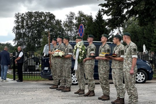 Į amžiną kelionę palydėtas Ukrainoje žuvęs savanoris I. Kailius: artimieji pasidalijo prisiminimais