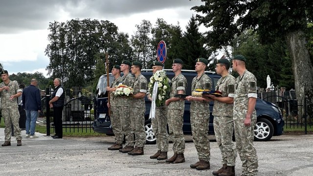 Į amžiną kelionę palydėtas Ukrainoje žuvęs savanoris I. Kailius: artimieji pasidalijo prisiminimais