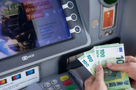 Netrukus dešimtyje savivaldybių atsiras fiziniai banko skyriai: štai kas bus prieinama klientams