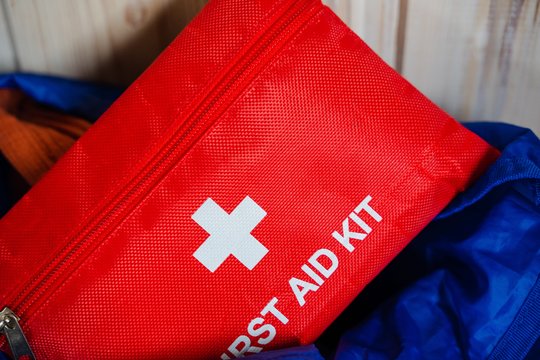 Planuojate vykti į festivalį ar kelių dienų išvyką? 10 priemonių, kurias verta įsidėti į vaistinėlę