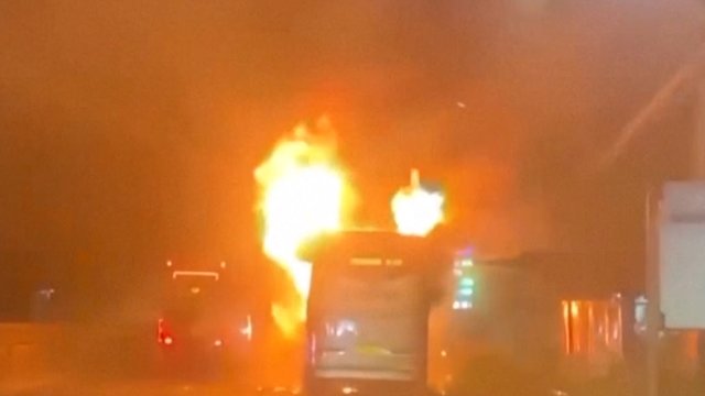 Vietname užsidegė autobusas: liepsnos pasiglemžė mažiausiai 7 žmonių gyvybes