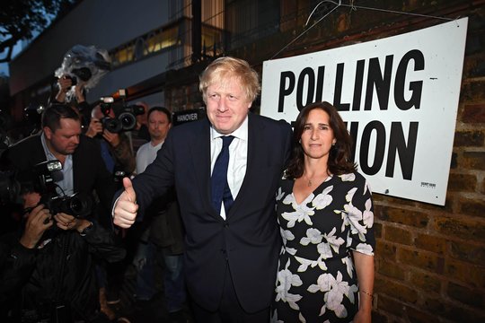 B. Johnsonas rėžė, ką turi daryti Europa: kitaip V. Putinas karo nenutrauks