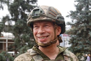 „Skerdiku“ pramintas Kyjivo herojus: kuo nusipelnė V. Zelenskio atleistas O. Syrskis