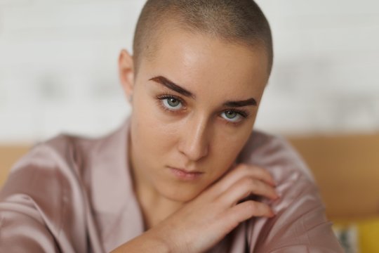 Dvynukų mama miršta nuo smegenų vėžio: pirmą simptomą supainiojo su kita liga