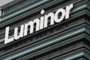 ELTA glaustai: apie pažeidimus viešuose pirkimuose pranešusio kario nušalinimas nuo tarnybos, „Luminor“ perkantis bankas veikia Rusijoje