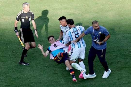 Ispanus po mačo užsipuolęs Argentinos futbolininkas pasidalino vieša žinute