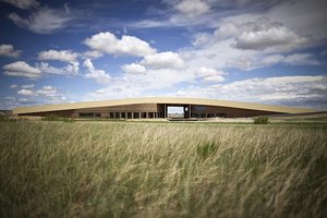 Lyg išaugęs iš žemės: beveik 400 mln. eurų kainavęs pastatas slepia įspūdingą staigmeną