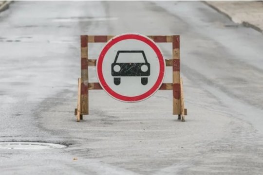 Naujas išbandymas vairuotojams: viena gatvė pusei dienos taps nepravažiuojama