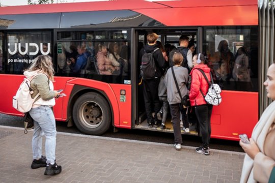 Nemaloni naujiena vilniečiams: autobuso ar troleibuso rudenį gali tekti lauki gerokai ilgiau