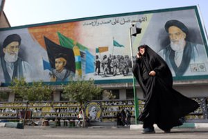 JAV tęsiant smūgius į Iraną Jungtinė Karalystė atšaukė ambasados darbuotojus