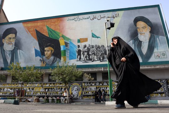 JAV tęsiant smūgius į Iraną Jungtinė Karalystė atšaukė ambasados darbuotojus