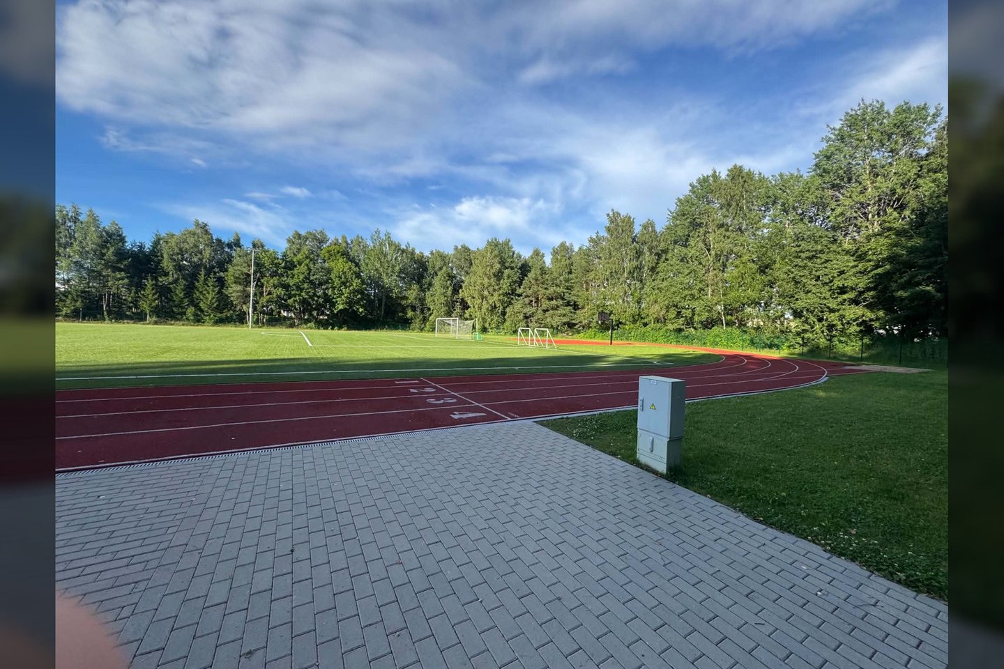 Bukiškio pagrindinės mokyklos stadionas<br>Skaitytojos nuotr.
