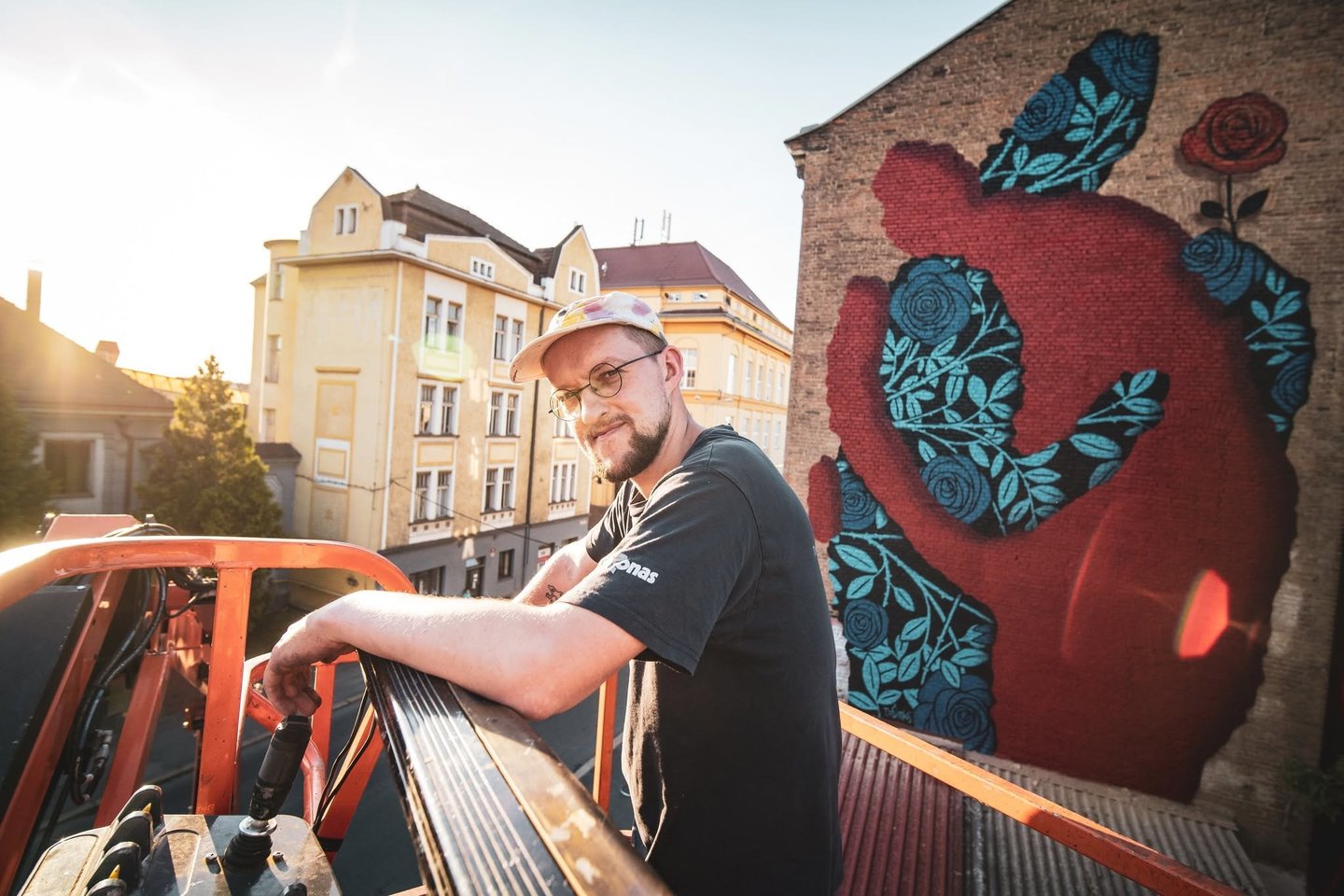 Gatvės meno kūrėjas, dailininkas, studijos „Gyva Grafika“ bendraįkūrėjas Tadas Šimkus.<br> T.Šimkaus asmeninio archyvo nuotr.