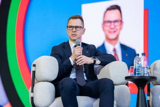Ekspremjerų G. Palucko ir I. Ruginienės patarėjui pareikšti įtarimai „čekiukų“ byloje