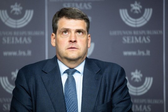 Siūlo nenaudoti visuomenės skaudulių eteriui pritraukti: geriau R. Žemaitaičiui nesuteikti mikrofono
