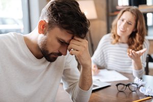 Atrodo, problemų nebėra, bet nerimas niekur nedingo: psichoterapeutas įspėjo, ką tai išduoda