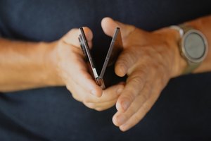 Lietuvoje pradėta išankstinė prekyba naujaisiais „Samsung“ sulenkiamais išmaniaisiais telefonais