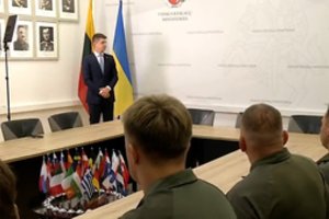 Už darbą Latvijoje apdovanoti pasieniečiai, tarnybiniai šunys: premjeras tikisi didesnio įsitraukimo