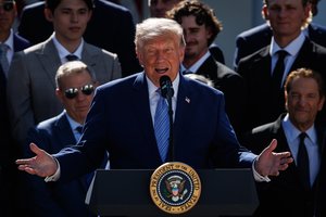 Atidarė naują karo frontą: D. Trumpui – dvigubos blokados grėsmė