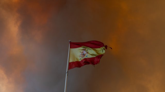Ispanija baiminasi, kad netoli Madrido siaučiantys gaisrai gali išplisti: jau 63 tūkst. žmonių buvo priversti palikti namus 