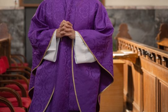 Po kraupaus kunigo nusikaltimo prabilo jo motina: „Geriau jis būtų nuskriaudęs mane“
