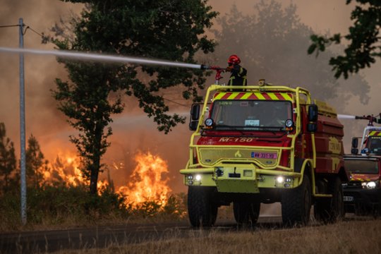 Paniką sėjantys gaisrai Europoje: evakuota ketvirtis milijono žmonių, paveiktas NASA objektas