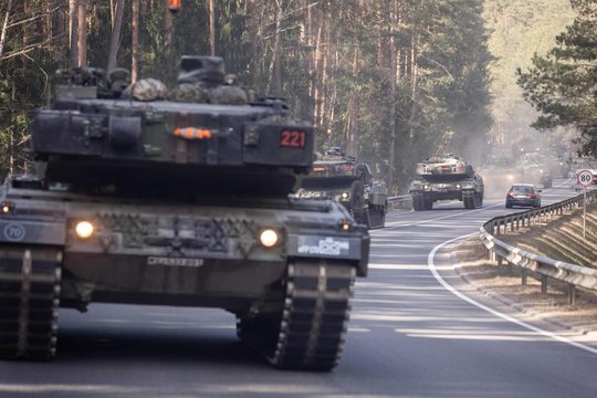 Lietuvos kariuomenė informuoja: šalies keliais judės sąjungininkų karinė technika