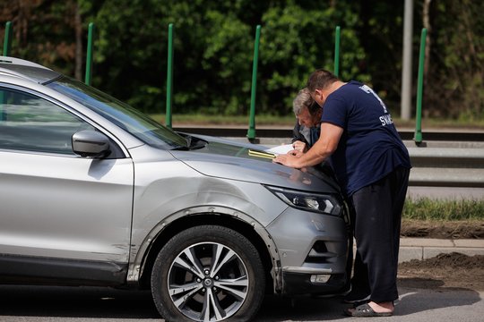 Netoli Ariogalos automagistralėje A1 susidūrė 4 automobiliai – susiformavo didelė spūstis