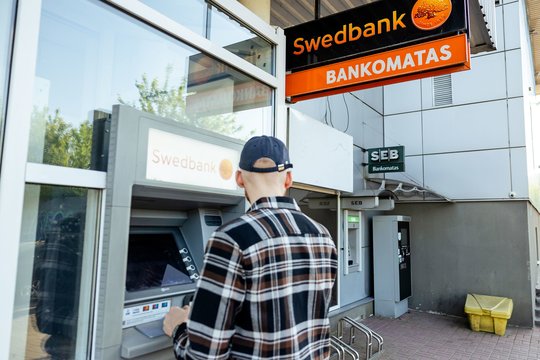 Po kritikos bankų paslaugos grįžta į regionus: vardija savivaldybes, kuriose atsidarys bankų skyriai